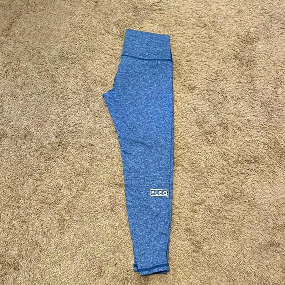 Like New! Fleo Navy Heathered Leggings